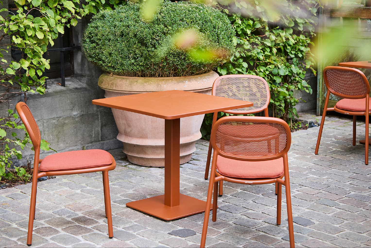 Gosto Dining Table 4