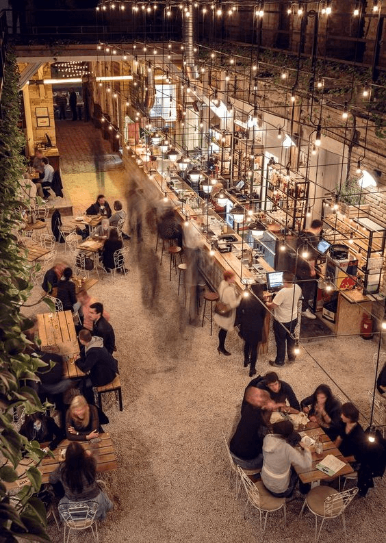 10 Commercial and Outdoor Restaurant Patio Designs That’ll Turn Heads (With Pictures)