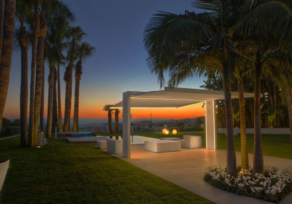 Outdoor Pool Umbrellas