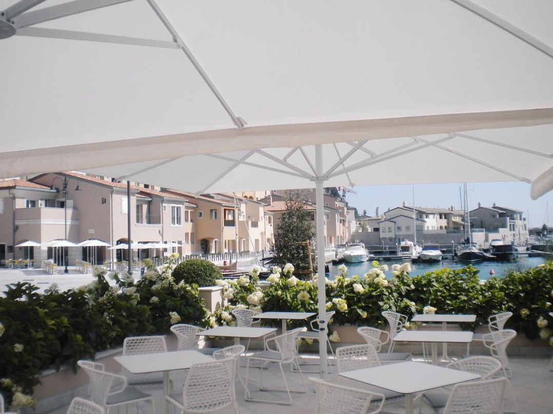 marina outdoor restaurant umbrellas