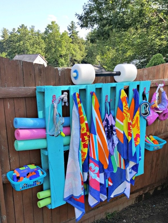 18 Diy Poolside Decorating Ideas That, Pool Patio Decor Signs
