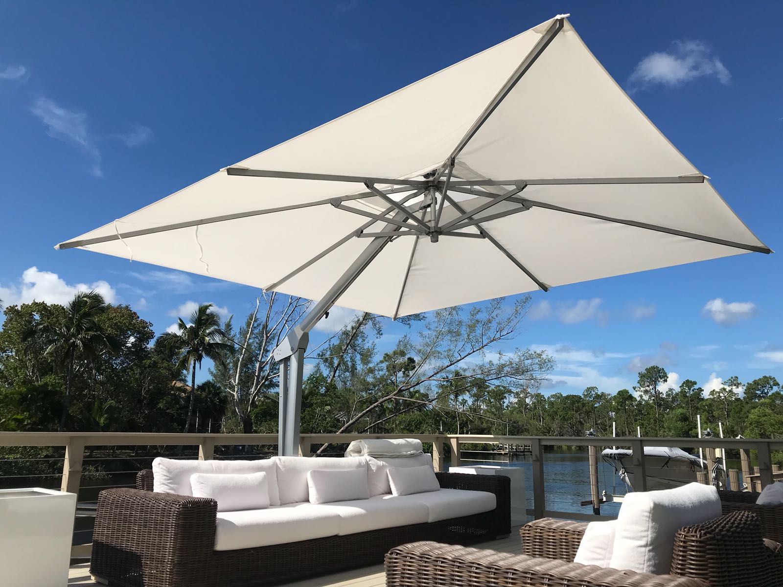 King Cantilever Umbrella