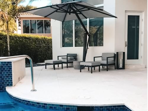 Decor and Design Ideas for Your Home Patio and Pool Area, small patio umbrellas