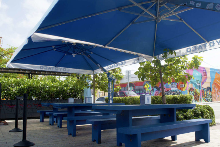 What Are Custom Outdoor Umbrellas? Poggesi® USA