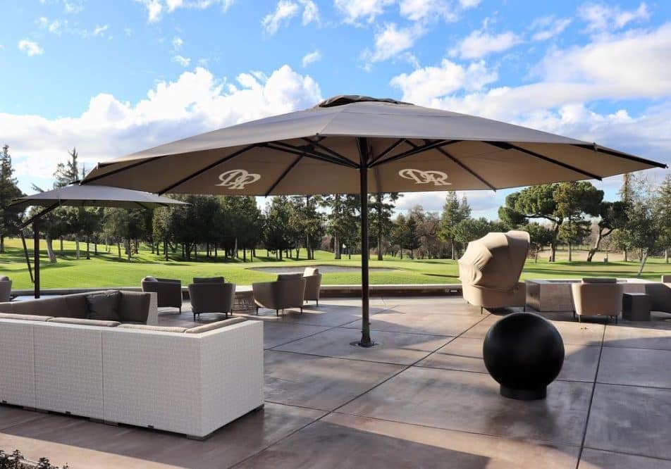Guide to Buying Outdoor Furniture for Your Country Club