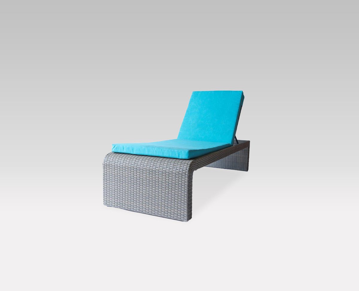 Cento Chaise Lounge
